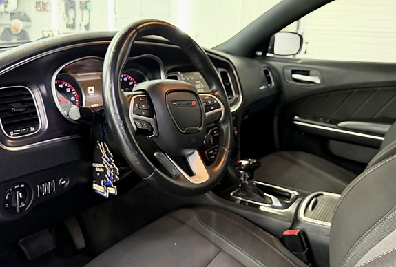 Dodge Charger 18 of 28
