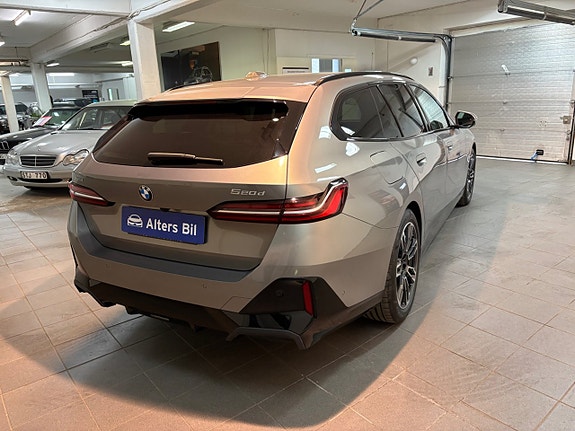 BMW 520d 3 of 5