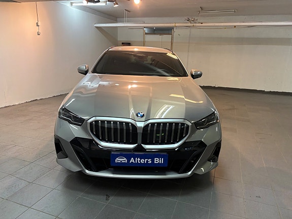 BMW 520d 2 of 5