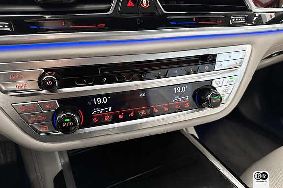 BMW M760Li 15 of 21