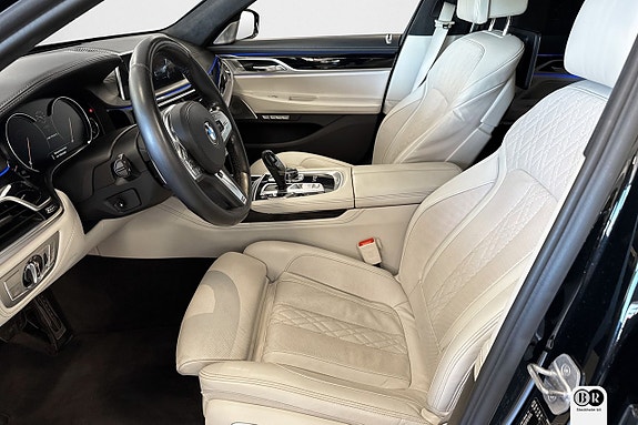 BMW M760Li 8 of 21