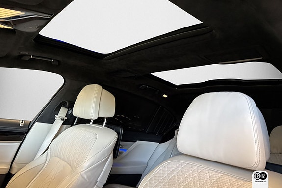 BMW M760Li 18 of 21