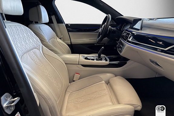 BMW M760Li 5 of 21