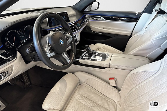 BMW M760Li 7 of 21