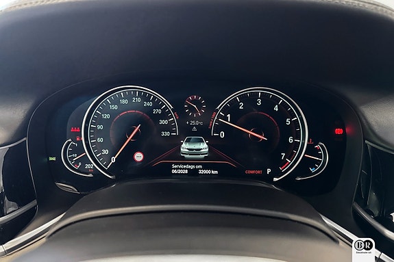 BMW M760Li 10 of 21