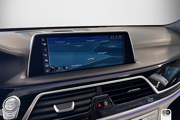 BMW M760Li 12 of 21