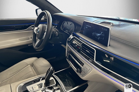 BMW M760Li 6 of 21