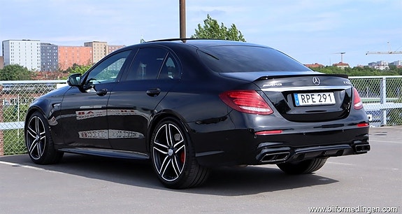 Mercedes-Benz E63 24 of 27