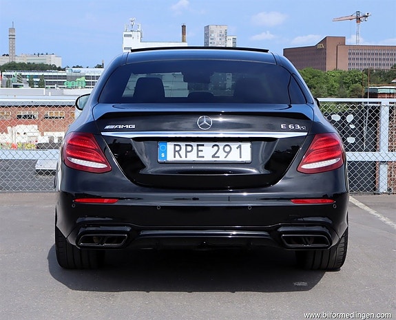 Mercedes-Benz E63 26 of 27