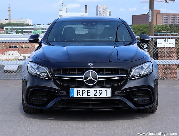 Mercedes-Benz E63 25 of 27