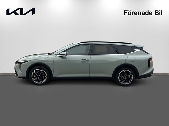 Kia K4 4 of 5