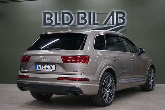 Audi Q7 4 of 5