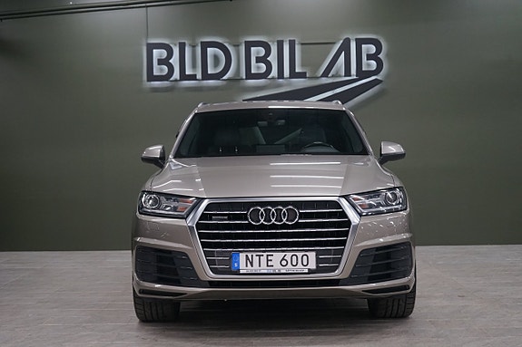 Audi Q7 3 of 5