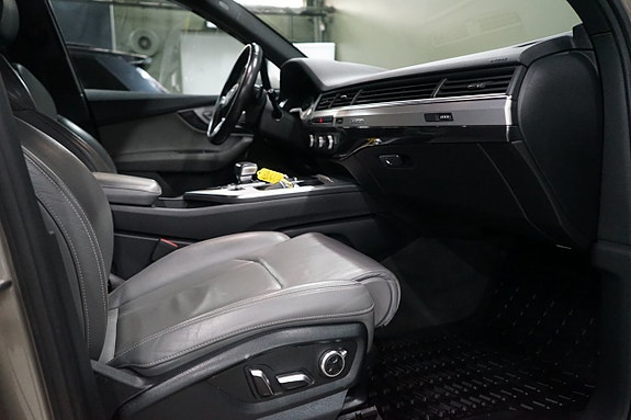 Audi Q7 9 of 20