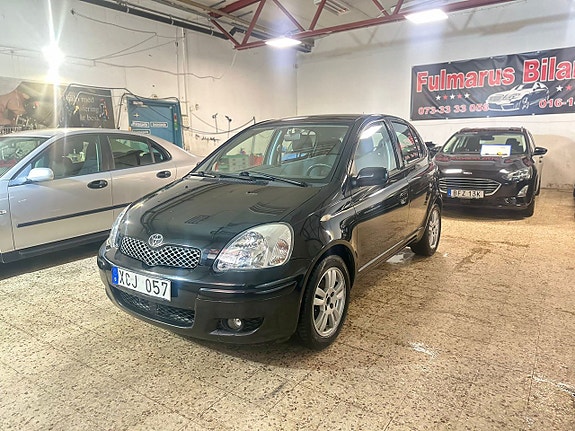 Toyota Yaris 3 of 12