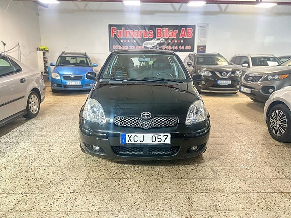 Toyota Yaris 2 of 12