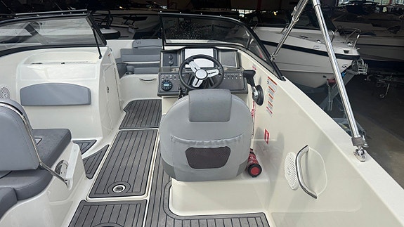 Bayliner VR5 OE / Mercury F200 V6 DTS -22 (Utt. -23) 3 of 5