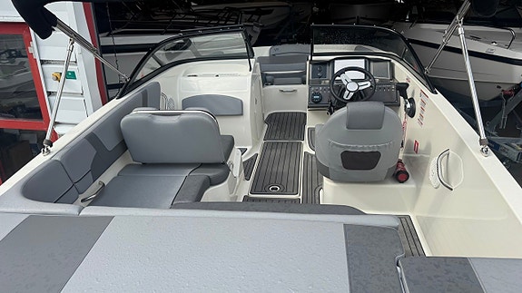 Bayliner VR5 OE / Mercury F200 V6 DTS -22 (Utt. -23) 4 of 5