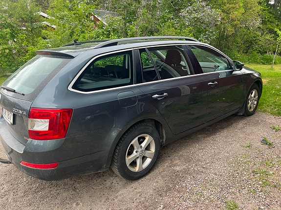 Skoda Octavia 2 of 2