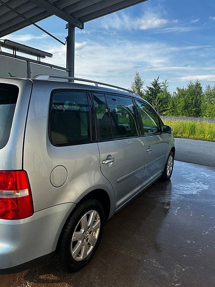 Volkswagen Touran 5 of 5