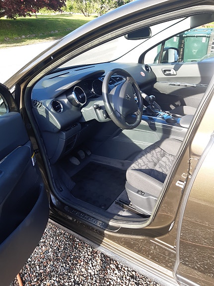 Peugeot 3008 2 of 4