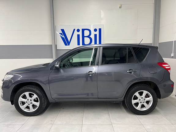 Toyota RAV4 3 of 26