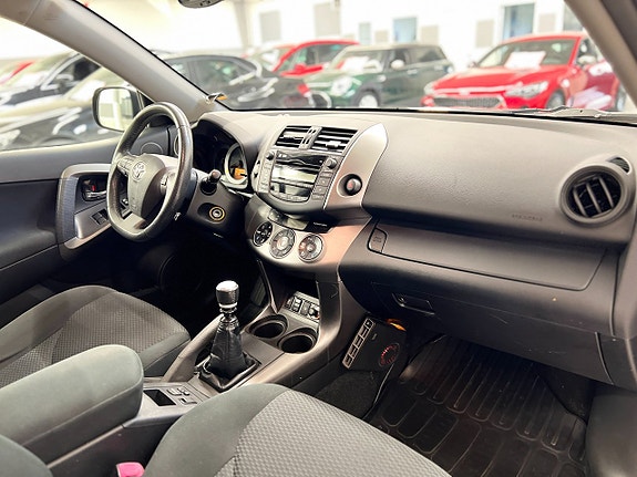 Toyota RAV4 24 of 26