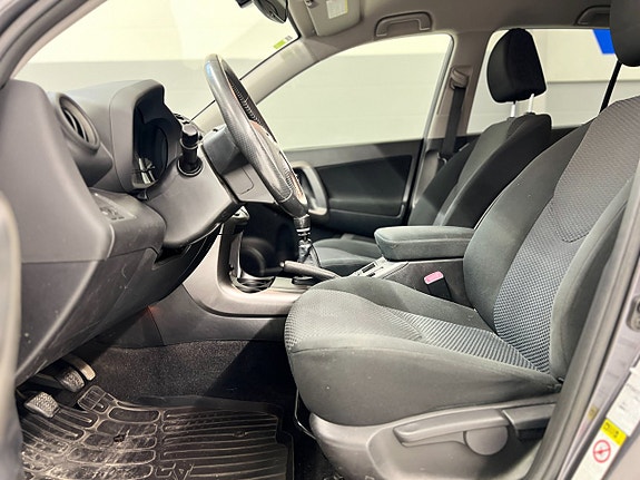 Toyota RAV4 11 of 26