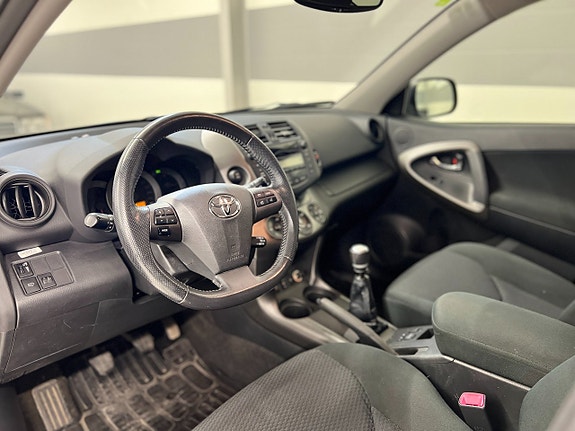 Toyota RAV4 12 of 26
