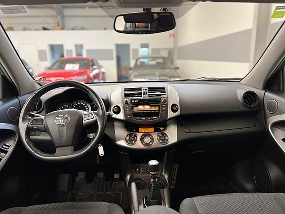 Toyota RAV4 13 of 26