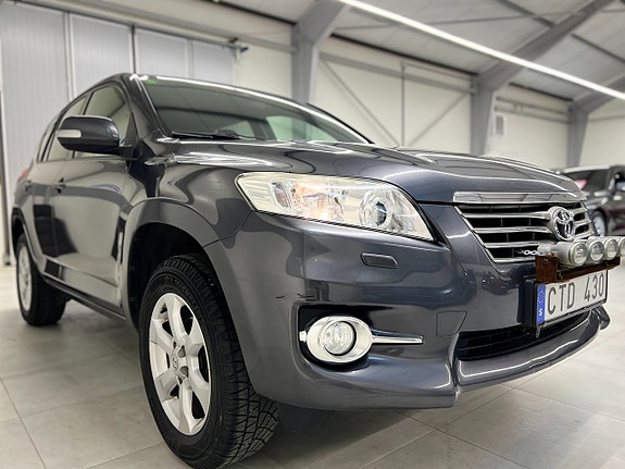 Toyota RAV4 8 of 26