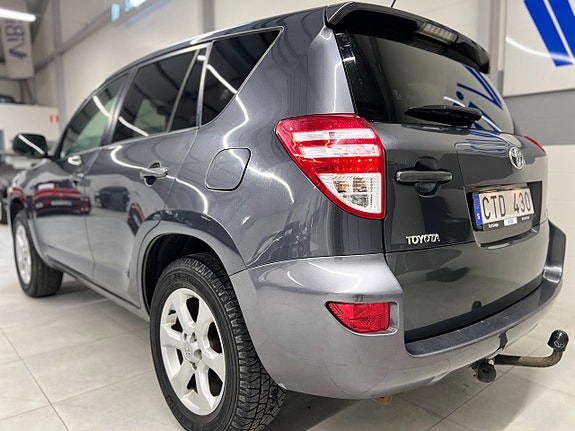 Toyota RAV4 4 of 26