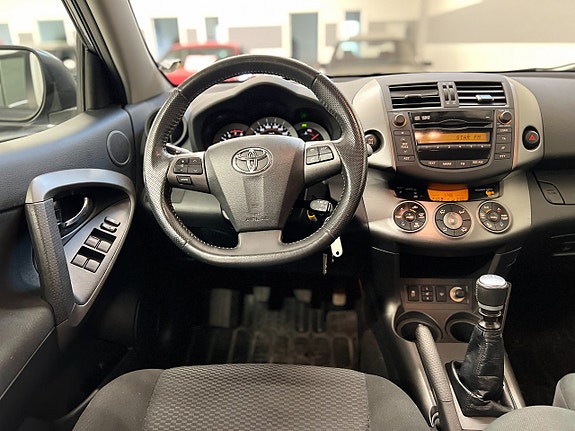 Toyota RAV4 14 of 26