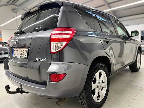 Toyota RAV4 7 of 26