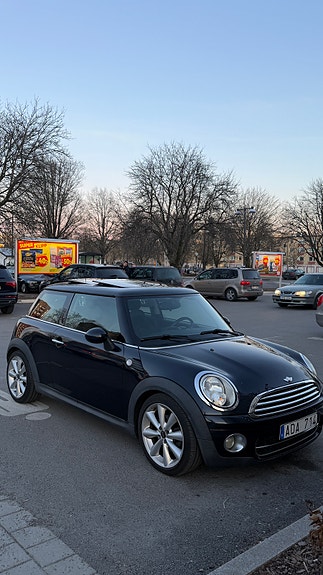 MINI Cooper 2 of 5