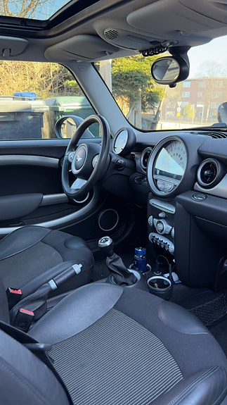 MINI Cooper 4 of 5