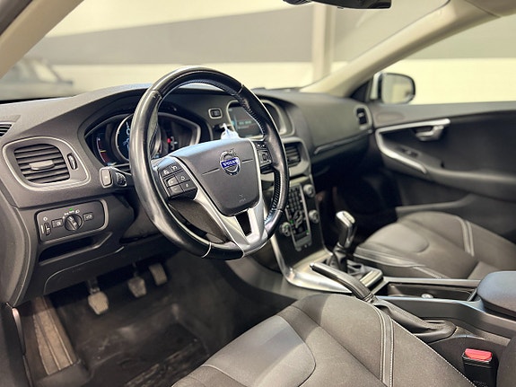 Volvo V40 11 of 28