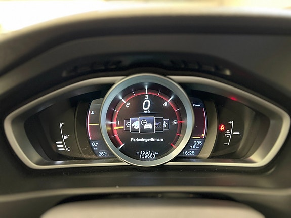 Volvo V40 19 of 28
