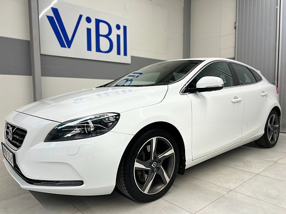 Volvo V40 2 of 5