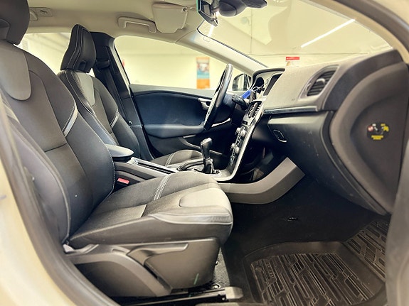 Volvo V40 25 of 28