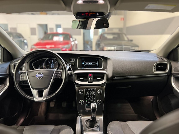 Volvo V40 12 of 28