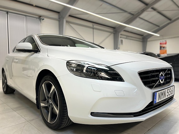 Volvo V40 8 of 28
