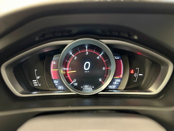 Volvo V40 17 of 28