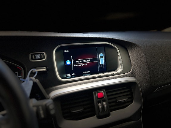 Volvo V40 21 of 28