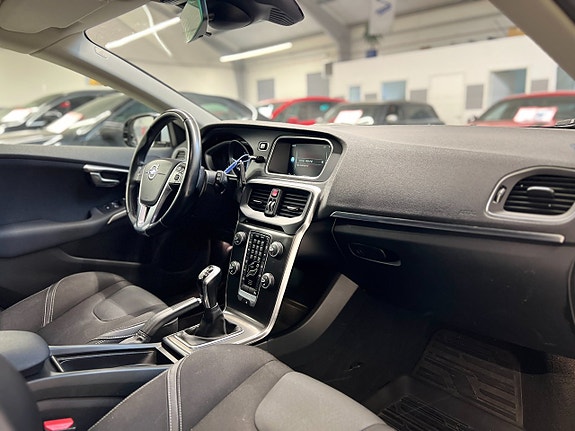 Volvo V40 24 of 28
