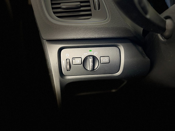 Volvo V40 15 of 28