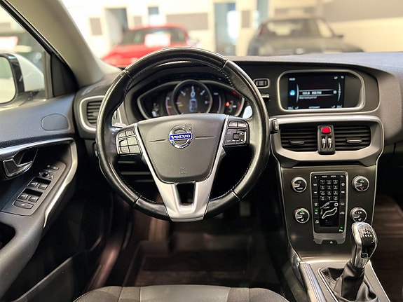 Volvo V40 13 of 28