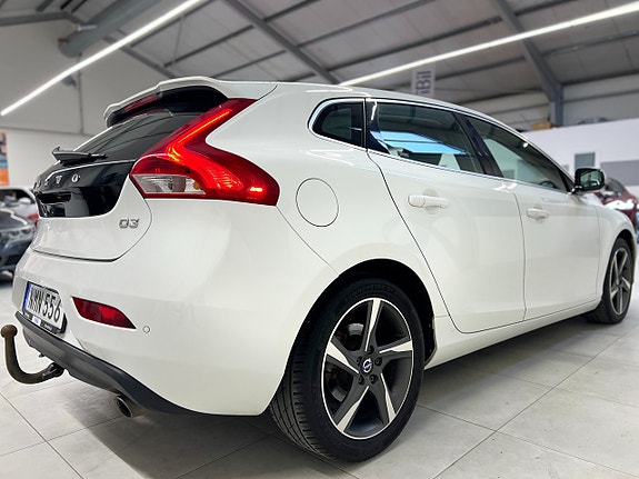 Volvo V40 7 of 28