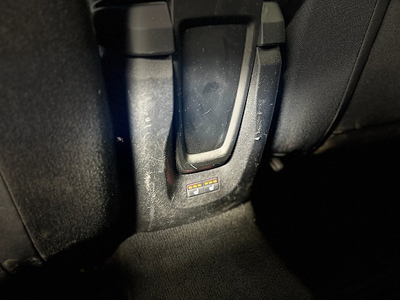 Volvo V40 27 of 28