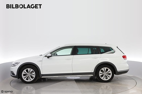 Volkswagen Passat Alltrack 2 of 5